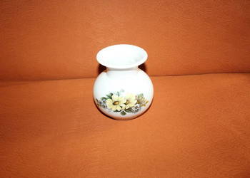 Porcelanowy wazonik Karolina Kwiaty Made in Poland Czasy PRL
