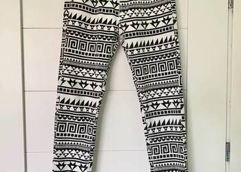Unikatowe spodnie Toxik3 Jeans wzór aztecki rurki biodrówki