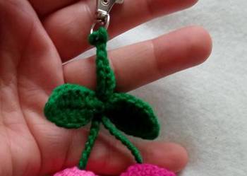 Tulipany wykonane na szydełku, brelok