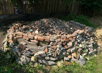 Gruz mieszany kamienie, cegły, dachówki, tynki - kilkanaście ton