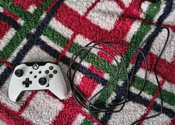 Konsola Xbox One 500GB + gry i pady