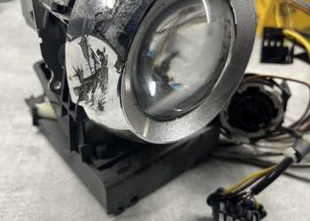 Srodek xenon z lampy prawej mercedes slk r171