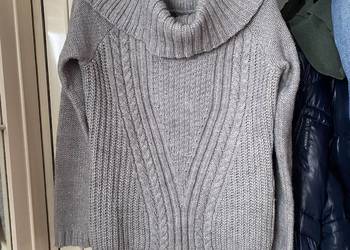 Sweter Orsay szary z warkoczowym splotem z szerokim golfem S