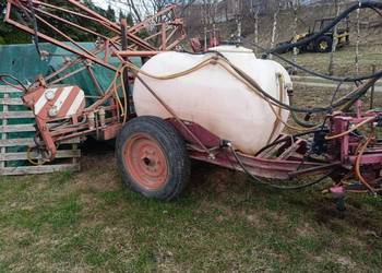 Opryskiwacz ciagany 1000l