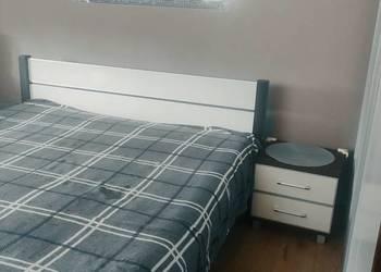 łóżko do sypialni plus komody z szufladami