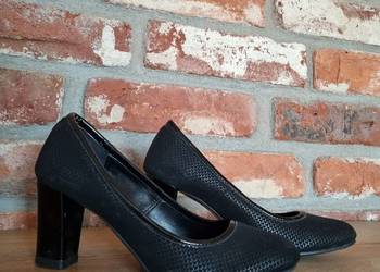 Czarne czółenka KrzyśBut