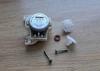 Silnik napęd rozdzielacza wody zmywarki Bosch Siemens 9000249951 TYJ50-8A7