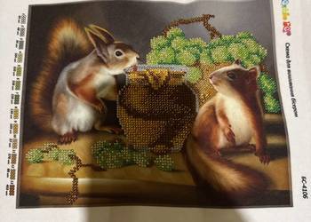 Haftowany obraz z koralików – wiewiórki | Rękodzieło artystyczne