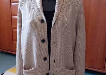 Beżowy gruby ciepły sweter