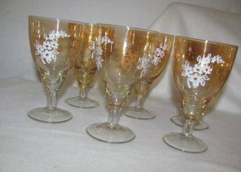 kieliszki do wina PRL miodowe wzór kwiatowy wys.13 cm kieliszki do wina PRL miodowe wzór kwiatowy wys.13 cm