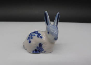 Miniaturowa Porcelanowa Figurka – Królik / Zajączek (Biało-Niebieska)