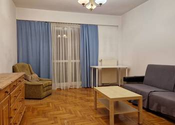 Kabaty ,2 oddzielne pokoje, osobna widna kuchnia.