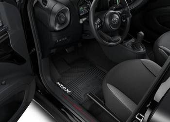 TOYOTA Aygo X Dywaniki gumowe komplet czarne PW210-0H016 OE