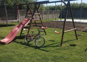 Huśtawka zjeżdżalnia plac zabaw rowerek