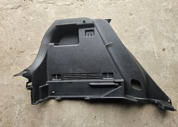 KIA RIO IV TAPICERKA BOCZEK BAGAŻNIKA LEWY TYŁ 85731-H8010