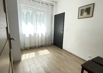 Wynajmę mieszkanie 40 m2 na parterze w kameralnej kamienicy.