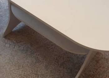 Stolik kawowy koloru białego