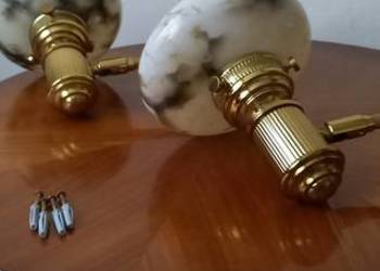 Para mosiężnych kinkietów z kloszami