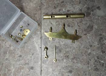 Elementy zegara rocznego roczniaka korona wskazówki osłona