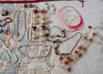 ZESTAW KOLEKCJI PRL PLASTYCZNE KLIPSY -KORALE BROSZA WISIORKI PIERSCIONKI