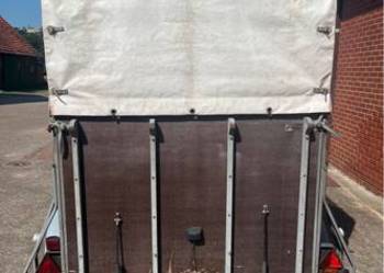 Przyczepa do przewozu zwierząt DMC 2000 kg