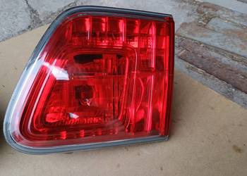 Lampa Tylna Prawa w klapę bagażnika kombi Toyota Avensis T27 (09-11) Anglik