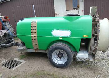 Opryskiwacz sadowniczy włoski 1600L