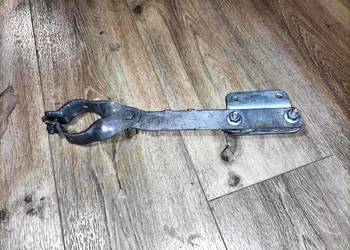 Wspornik rury wydechowej przy automatycznej skrzyni biegów BMW E46316i 318