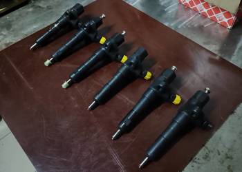 Sprzedam komplet nowych wtryskiwaczy do stara 200/266 z starych zapasów