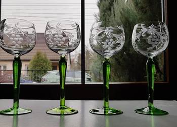 4 stare, szlifowane kieliszki z zieloną nóżką, szkło PRL