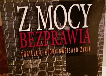 Z mocy bezprawnie książka Sumliński prezenty księgarnia Prag