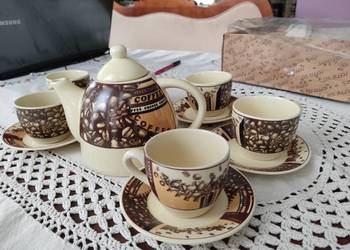 serwis ceramiczny dzbanek i filiżanki