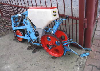 Sekcja siewnika punktowy do kukurydzy Monosem PNU podsiewacz mikroelementów