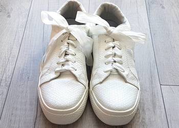 Trampki damskie białe klasyczne niskie sznurowane ekoskóra Lascana 35