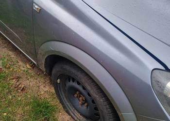 Błotnik Opel Astra h kombi