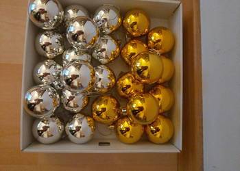 Komplet 14 srebrnych i 11 złotych bombek na choinkę