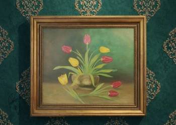 Tulipany w wazonie 
W drewnianej ramie 
w kolorze starego złota