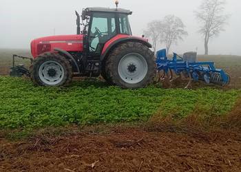 Massey Ferguson  8220 case john dere