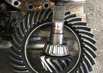 Wałek z kołem ataku mostu przedniego JCB 541-70, 540-70