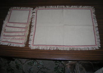 Serweta haftowana-65x48 cm+6 serwetek-29x24 cm .Art.nr R1