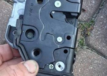 Audi klamka podnośnik zamek