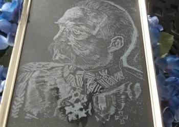 obraz szklany grawer ręczny Piłsudski  metalowa stara rama