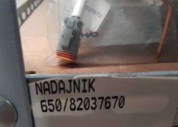 82037670 Nadajnik New Holland