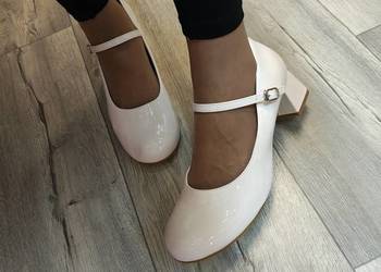 (42/43) Kremowe czółenka wieczorowe na szeroką stopę, NOWE