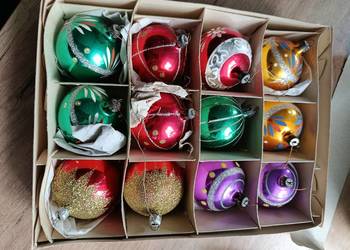 Bombki z PRL,różne szklane w kartonie ,stare Bombki z PRL,różne szklane w kartonie ,stare