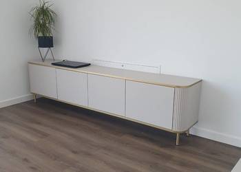 Nowoczesna Komoda AURORA 235cm - ryflowana, złote detale, AKANT MEBLE