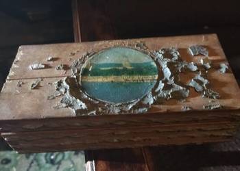 Stare pudełko drewniane ręcznie zdobione.