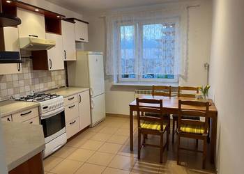 Wynajmę słoneczne , komfortowe 2 pokoje z osobną kuchnią, balkonem, miejsce