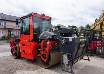 Walec Bomag BW 174 AP, 2016 rok z rozsypywaczem grysu.