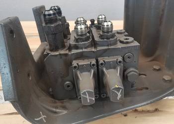Rozdzielacz hydrauliczny Valtra T 213 {Sauer-Danfoss}